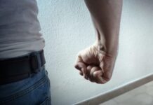 Femeie bătută și sechestrată de fostul iubit