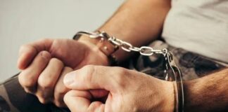 A ajuns în arest, după ce și-a amenințat vecinul