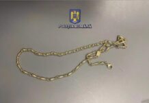 VIDEO: Tânără reclamată la Poliție de tatăl ei, după ce i-ar fi furat din casă bani și bijuterii de 300.000 de lei
