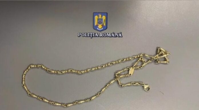 VIDEO: Tânără reclamată la Poliție de tatăl ei, după ce i-ar fi furat din casă bani și bijuterii de 300.000 de lei