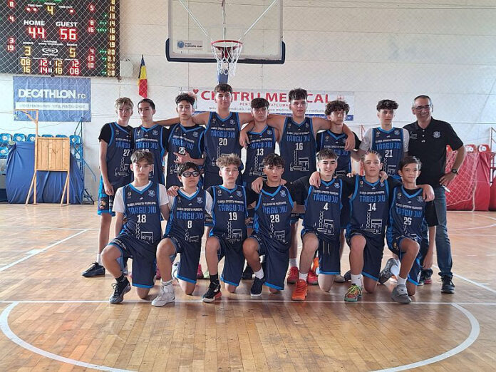 Trei victorii din trei meciuri pentru baschetbaliștii U15