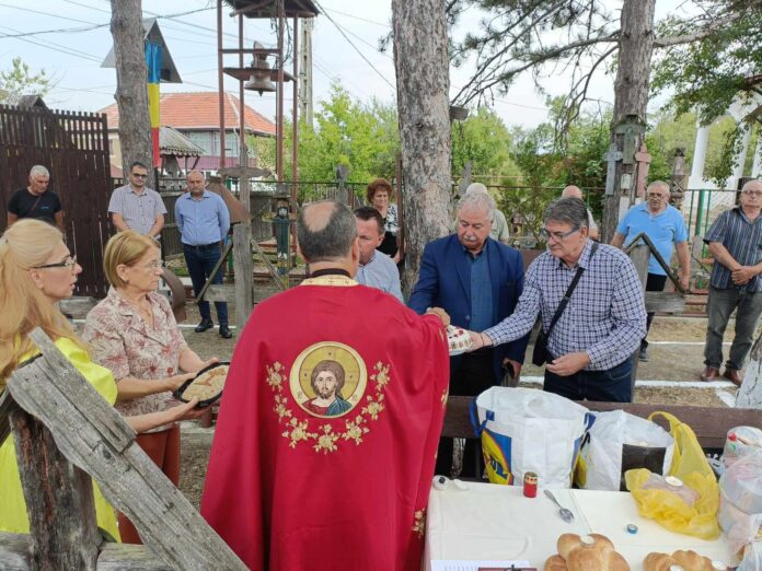 Ziua Crucii, marcată de comunitatea din Târgu Cărbunești la Măceșu