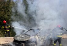 FOTO: Mașină cuprinsă de flăcări la Novaci
