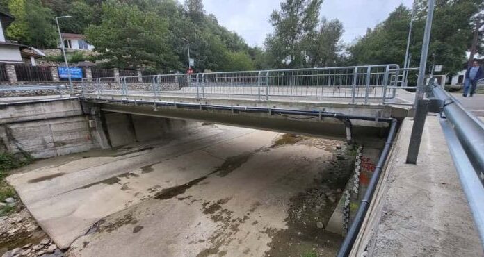 Alarmă la Târgu Jiu! Jiul seacă în cinci secțiuni