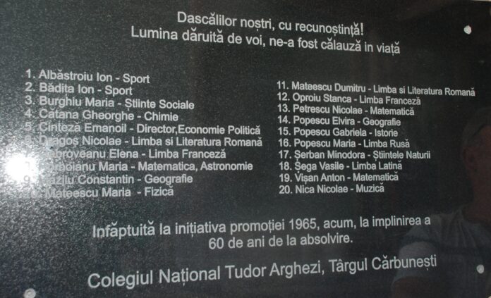 Lumina dăruită cu dragoste ne-a fost călăuză în viaţă! – ,,Vă felicit pentru iniţiativa pe care aţi avut-o şi cu acea placă comemorativă pe care aţi pus-o alături de «Tudor Arghezi»”!