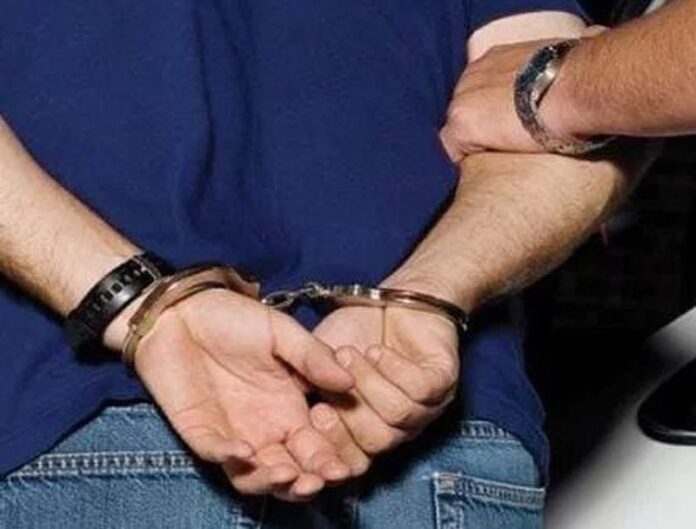 Vâlcean reținut după ce a vrut să fure din casa unei femei din Plopșoru