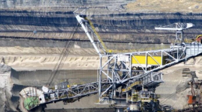 Taluz dislocat într-o carieră minieră a CEO