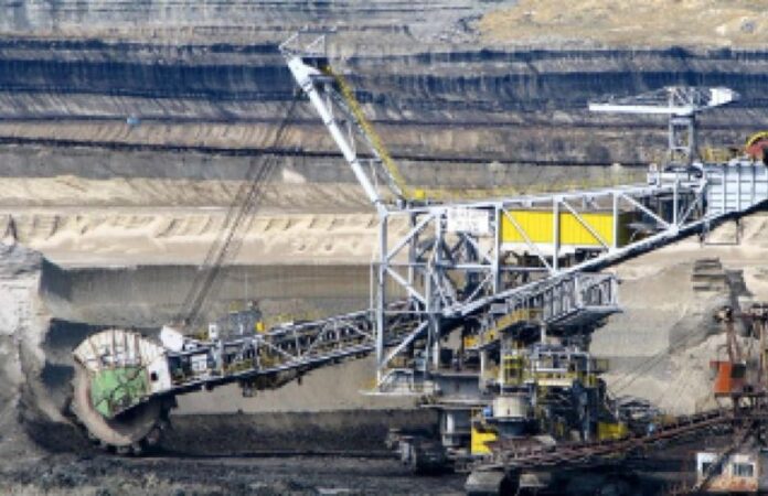 Taluz dislocat într-o carieră minieră a CEO