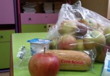 Peste 11,8 milioane lei pentru gustarea elevilor din Gorj. Fructe, lapte și produse de panificație în școli