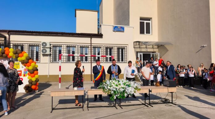Start de an școlar în Târgu Jiu. Primarul Romanescu, alături de elevi într-o școală complet modernizată