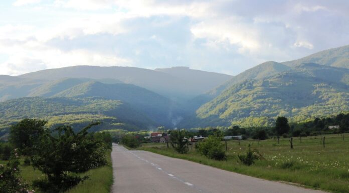 Peripluri gorjene – La fine de Gustar – „Drumul de sub munte”