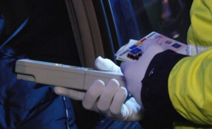 Șofer din Scoarța, prins cu o alcoolemie uriașă! Ce au mai descoperit polițiștii