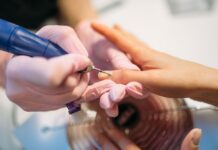 Cum previi exfolierea unghiilor în sezonul rece