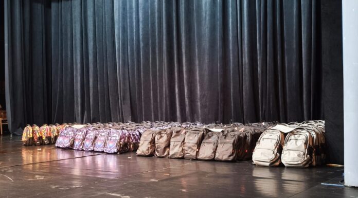 Sprijin pentru elevi: ghiozdane cu rechizite din partea Primăriei Târgu Jiu