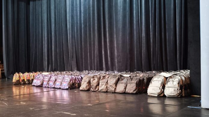 Sprijin pentru elevi: ghiozdane cu rechizite din partea Primăriei Târgu Jiu