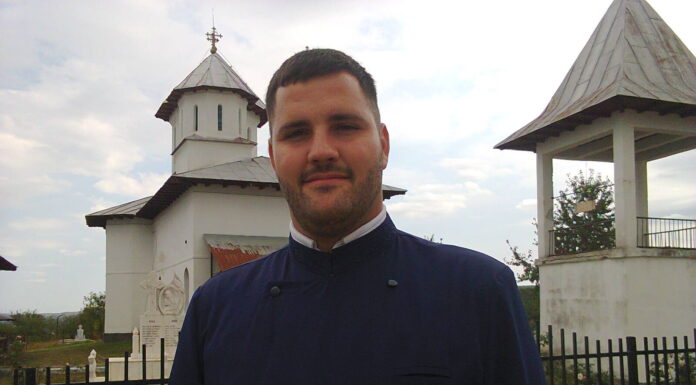 «Înălţărea Sfintei Cruci», la Biserica Parohiei Menţii din Dos – ,,În această zi a «Înălţării Sfintei Cruci», noi trăim în Lumina Crucii Lui Hristos şi a sfinţilor Săi din ceruri, de aceea, toată viaţa trebuie ne împărtăşim din ea”