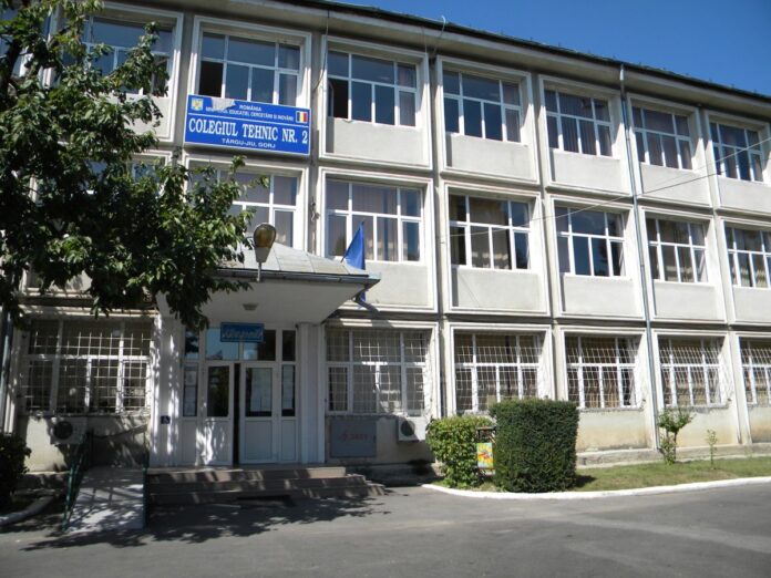 Cu briceagul la liceu! Anchetă după un conflict între doi elevi