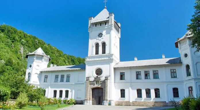 Târgujian găsit mort în baie, la Mănăstirea Tismana