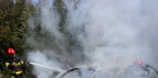 Mașină cuprinsă de flăcări, la Novaci