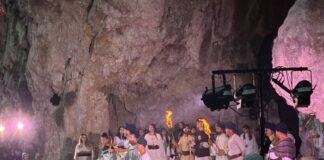 Spectacol de teatru la peștera Polovragi!