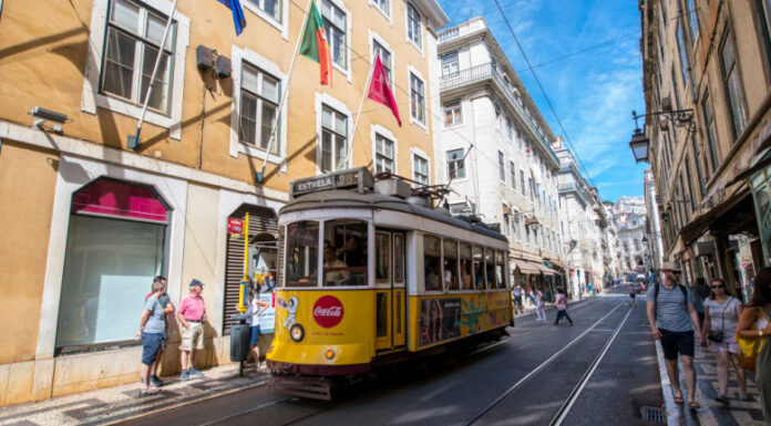 Selecție pentru trei eleve care vor merge în Portugalia