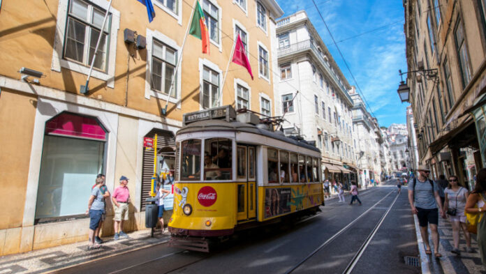 Selecție pentru trei eleve care vor merge în Portugalia