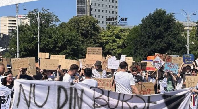Anul universitar începe cu proteste