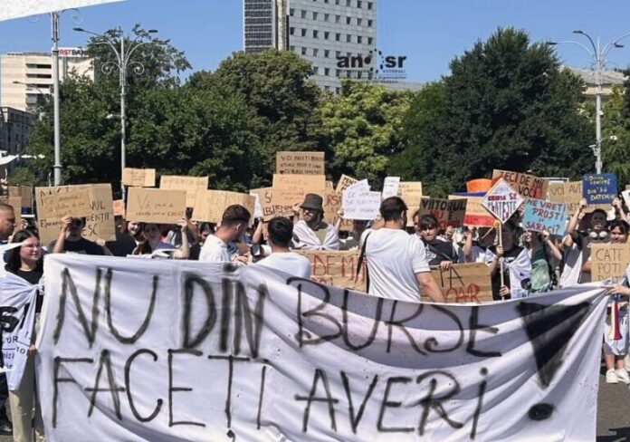 Anul universitar începe cu proteste