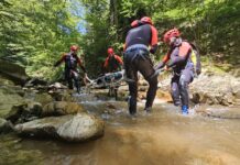 Șase persoane salvate din munți