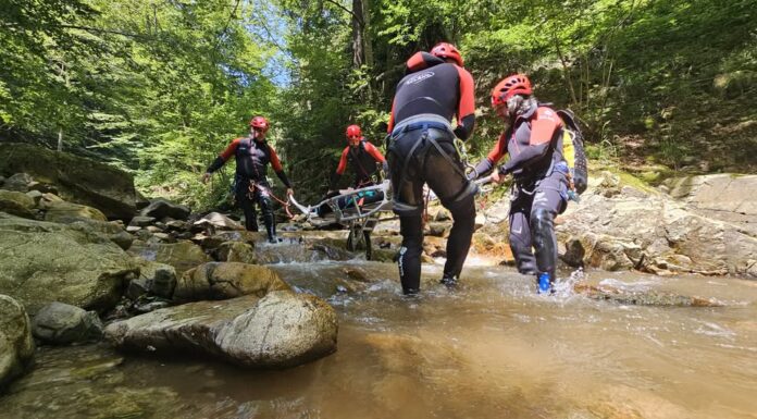 Șase persoane salvate din munți