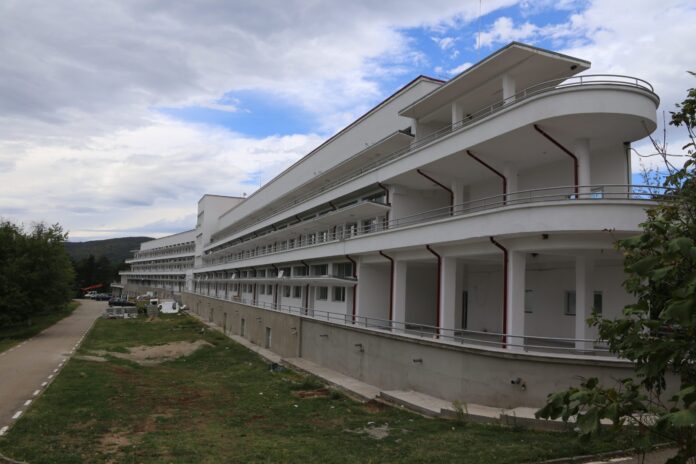 Energie verde pentru spitalul de la Dobrița. Parcuri fotovoltaice de 500 kW puse în funcțiune