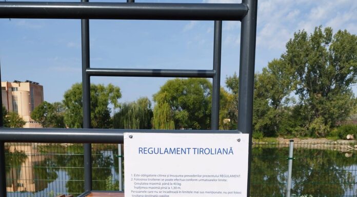 Tiroliană pentru copii în Parcul Debarcader din Târgu Jiu