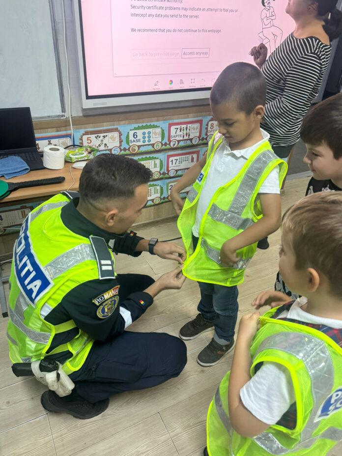 Polițiștii de la Rutieră, în acțiune la Liceul „Gheorghe Tătărescu” din Rovinari