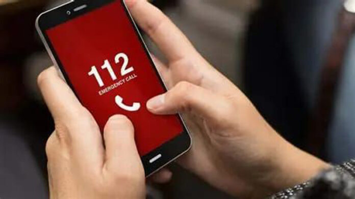 A sunat la 112, după ce și-a lovit iubita