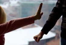 Amenințată cu moartea de soțul pe care l-a iertat