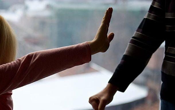 Amenințată cu moartea de soțul pe care l-a iertat