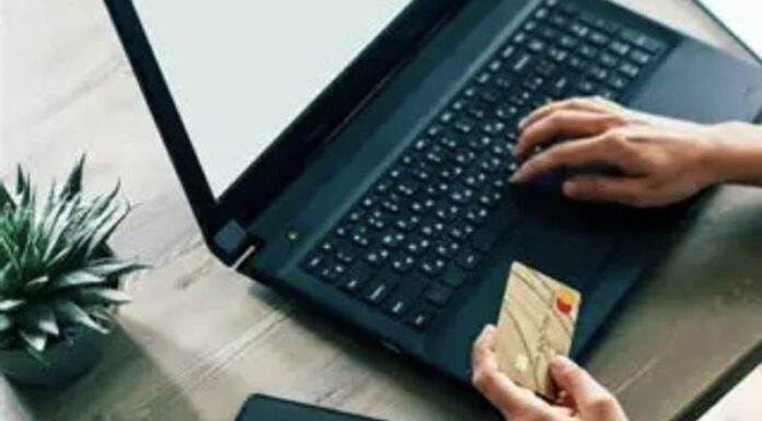 Veste bună pentru tânăra acuzată că ar fi transferat aproape 80.000 de lei din contul bunicii