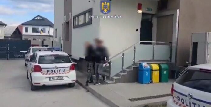 Video: Reținut după ce a spart geamul unei case din Târgu-Jiu și a furat peste 20.000 de lei