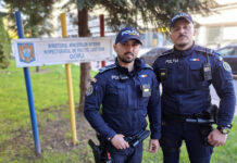 VIDEO: Bărbat salvat de doi polițiști, din râul Jiu, după o tentativă de sinucidere