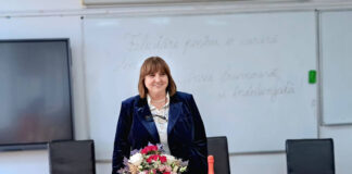 Profesoara Elena Basarabă, sărbătorită la pensionare, după 46 de ani de carieră didactică