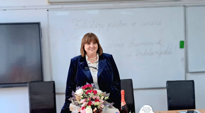 Profesoara Elena Basarabă, sărbătorită la pensionare, după 46 de ani de carieră didactică