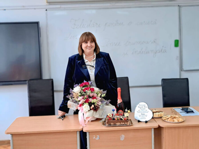 Profesoara Elena Basarabă, sărbătorită la pensionare, după 46 de ani de carieră didactică