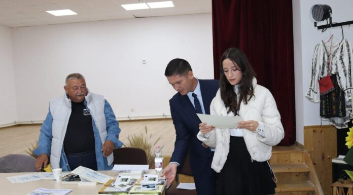 Tinerele talente ale poeziei, premiate la Peștișani