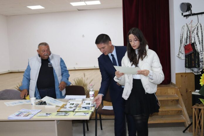 Tinerele talente ale poeziei, premiate la Peștișani