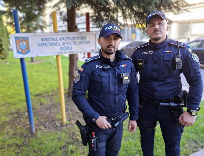 FOTO/VIDEO: Ei sunt polițiștii care l-au salvat pe bărbatul care s-a aruncat în Jiu