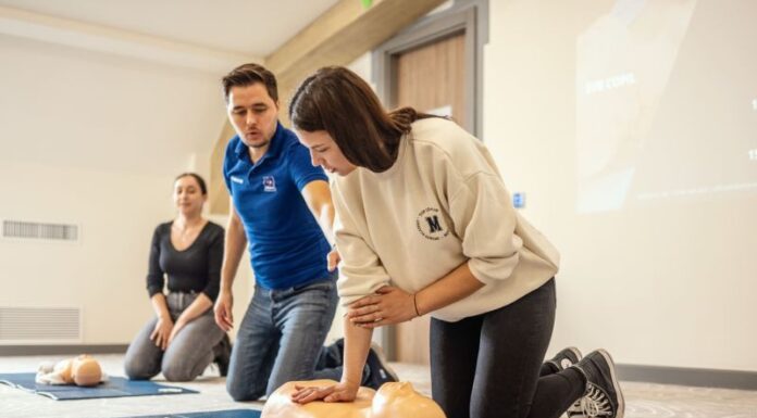 Curs de prim ajutor de bază, avansat și pediatric pentru adulți, părinți și cadre medicale cu MENSAVE în Târgu Jiu