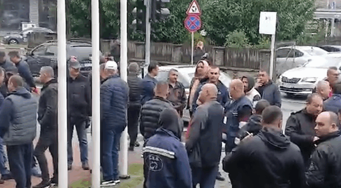 Protest spontan la sediul CE Oltenia