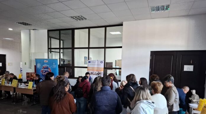 Târgu Jiu: Zeci de angajatori și sute de tineri prezenți la Bursa locurilor de muncă