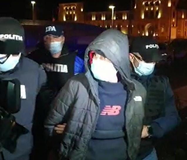 Bărbatul care a devenit celebru după ce s-a filmat înjurând polițiștii, reținut