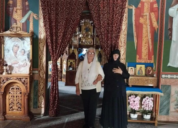 Fericirea, bucuria și împlinirea pe care o caută fiecare în adâncul inimii lui, o vom găsi doar în Dumnezeu! Mănăstirea «Dealul Mare», Gorj, unde maicile sunt părinți pentru mai mulți copii, iar unii nu știu să primească o mângâiere!